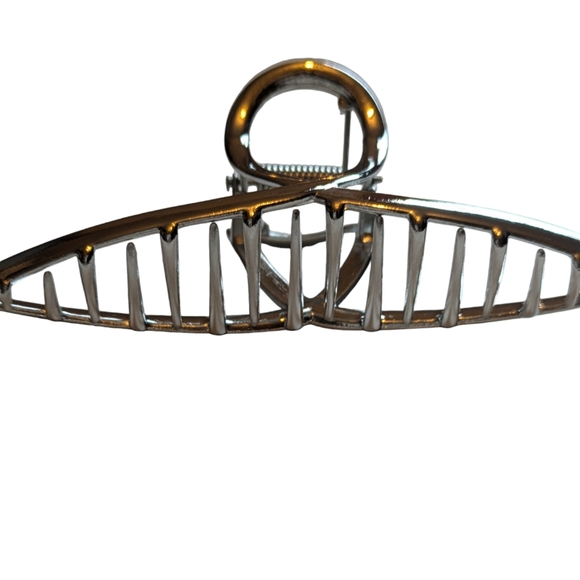 🍁 3/$15 Metal Claw Hair Clip - Picture 4 of 5